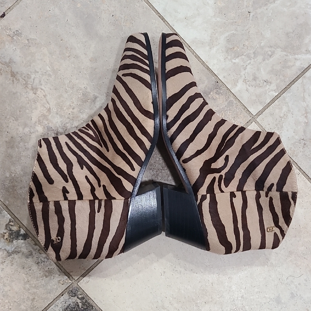 Veronica Beard Brown Zebra Ankle Boots - Picture 4 of 12